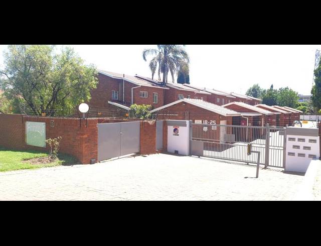 3 BEDROOM TOWNHOUSE FOR SALE IN BEDFORD GARDENS